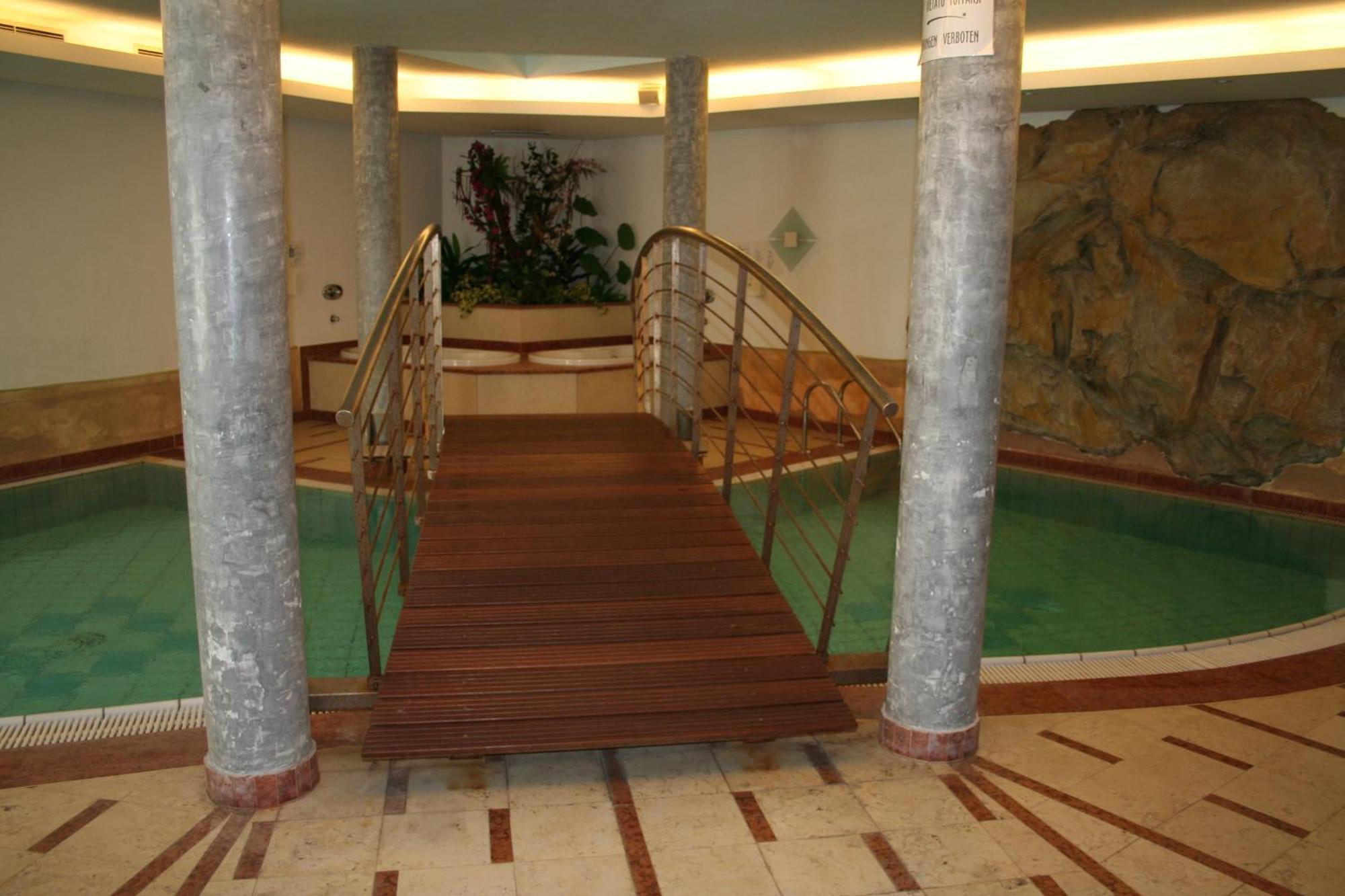 Hotel Krone Brunico Luaran gambar